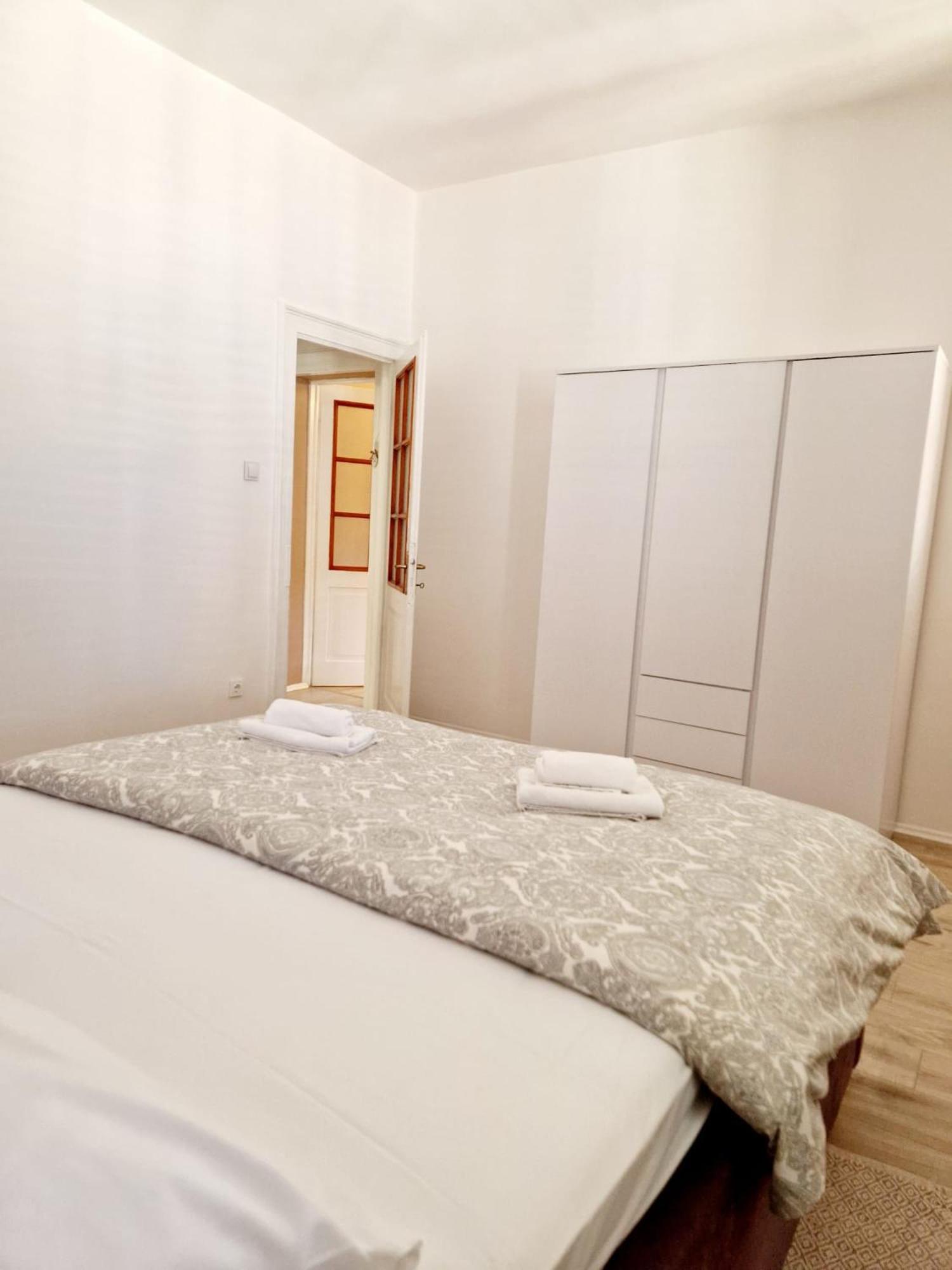 Apartment Pape Сплит Екстериор снимка
