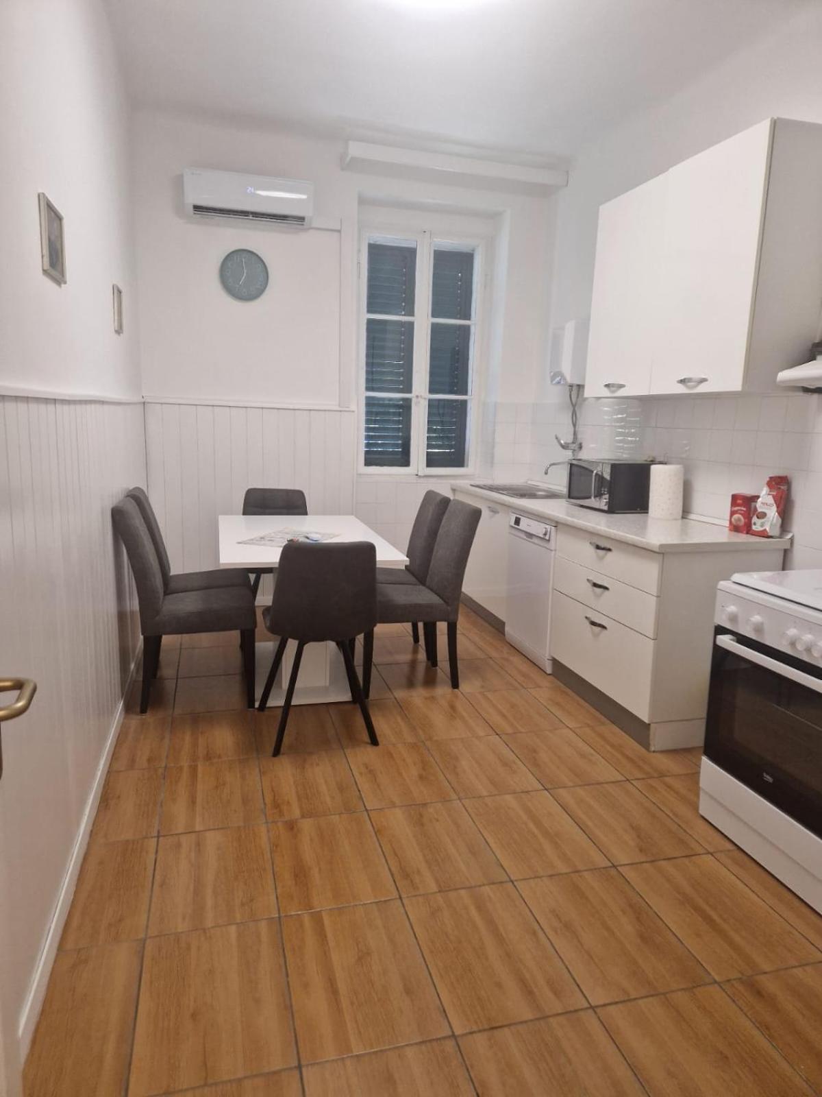 Apartment Pape Сплит Екстериор снимка